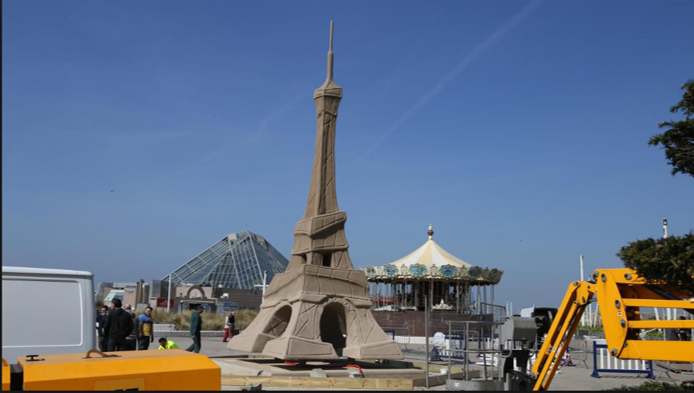 QUAND LA TOUR EIFFEL SE DEPLACE AU TOUQUET